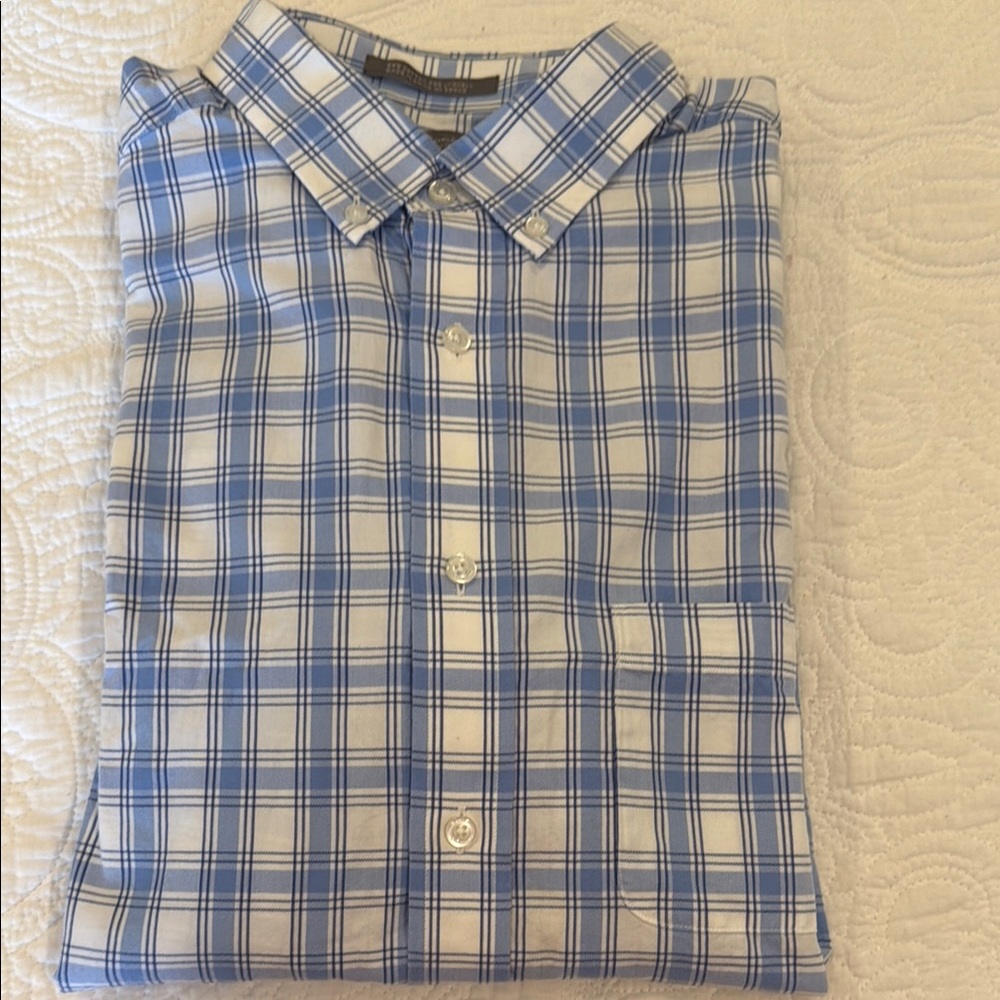 2/$15 Daniel Cremieux Blue and White Casual Button Down Shirt
